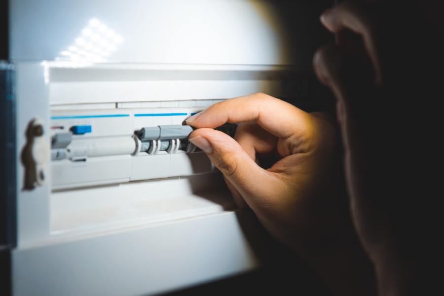 Commercial electrician responding to an emergency electrical services call